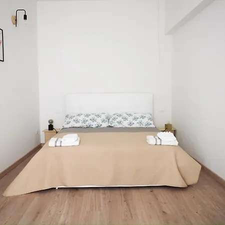 Urban Corner House *