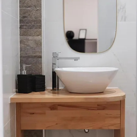 Urban Corner House Апартаменты *