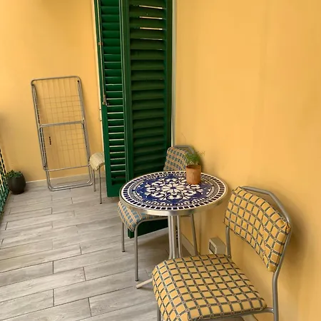 Apartment Urban Corner House
