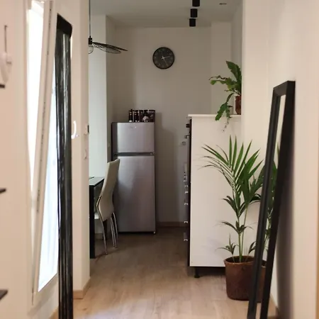 Urban Corner House Apartment *