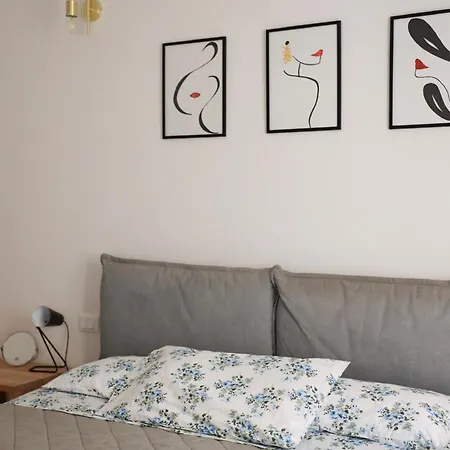 Apartment Urban Corner House