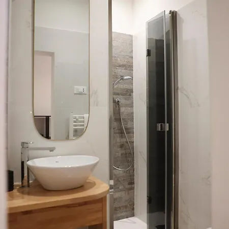 Urban Corner House Apartment *