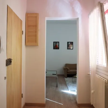 Urban Corner House Болонья