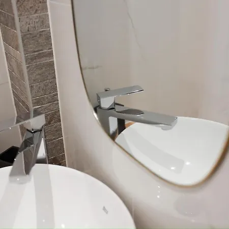 Urban Corner House Болонья